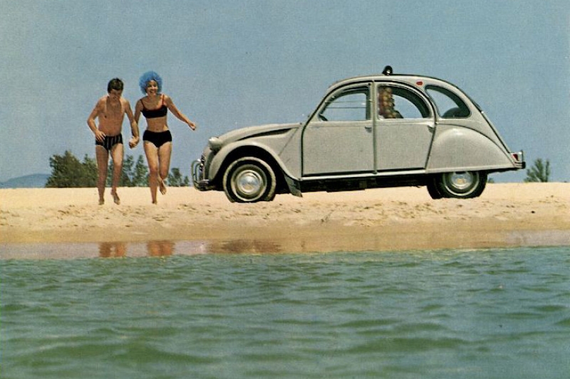 2CV-at-Beach