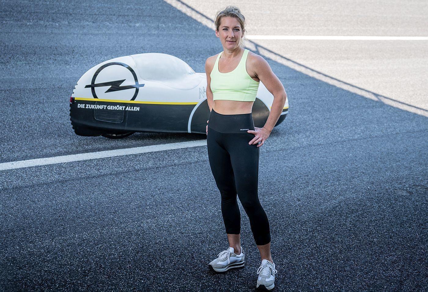 Nicola Walde im Opel Test Center Rodgau-Dudenhofen, Juli 2018