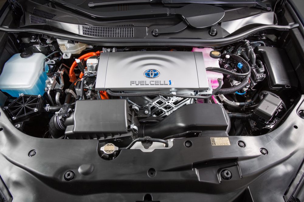 mirai-fuel-cell-sedan-05-geneva-ms-2015-2