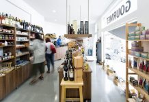 Três lojas para fazer compras junto ao mar na Nazaré