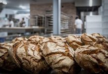 Padaria da Esquina: a madrugada na fábrica onde se faz pão à antiga