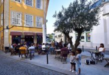 Porto: 8 esplanadas para comer e beber na Baixa