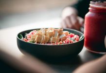 Lisboa: 7 restaurantes com saladas que pode levar para a praia