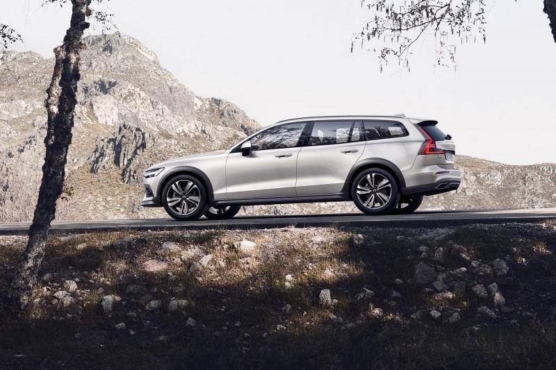 New Volvo V60 Cross Country exterior