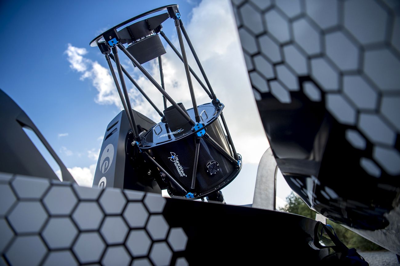 Nissan unveils mobile space observatory: the Nissan Navara Dark Sky Concept