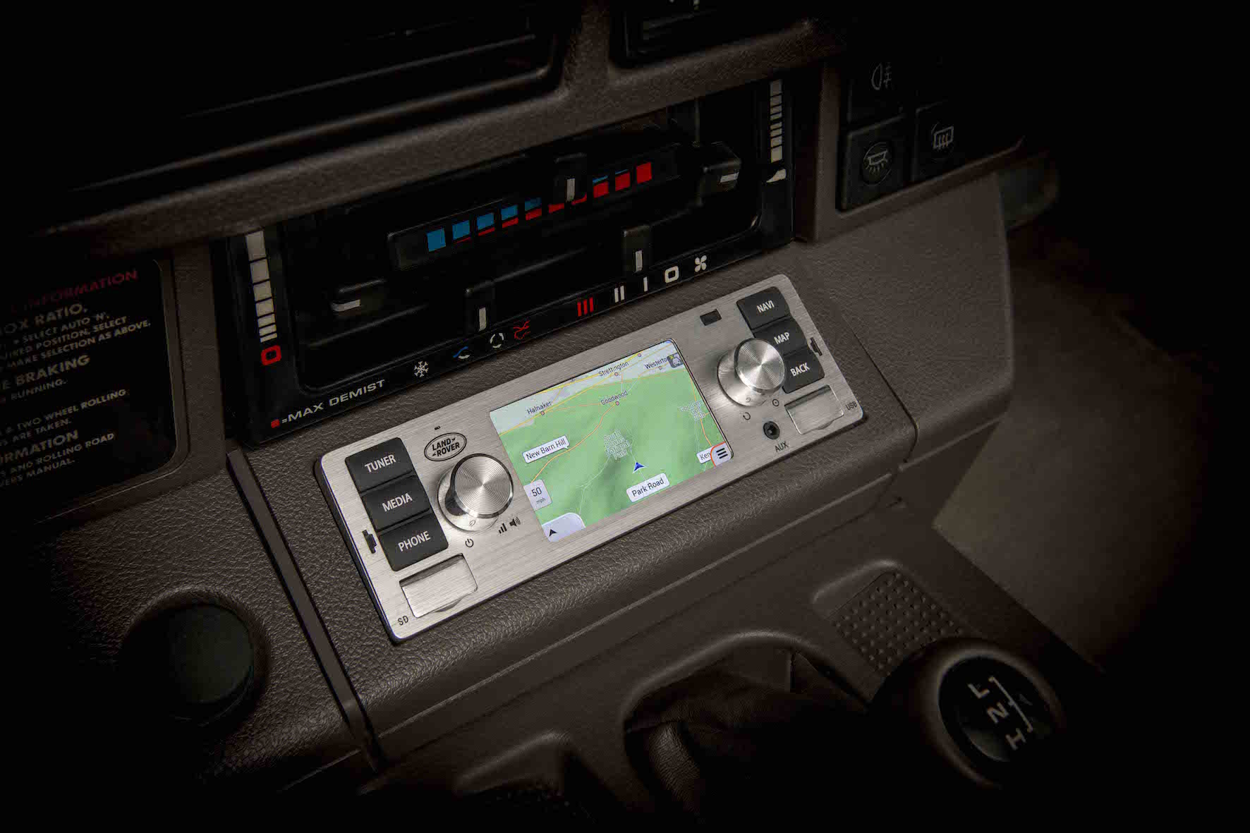 JLR_Classic_Infotainment_310818_LR_01