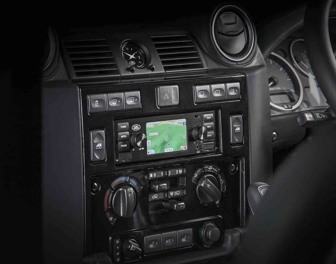 JLR_Classic_Infotainment_310818_LR_02