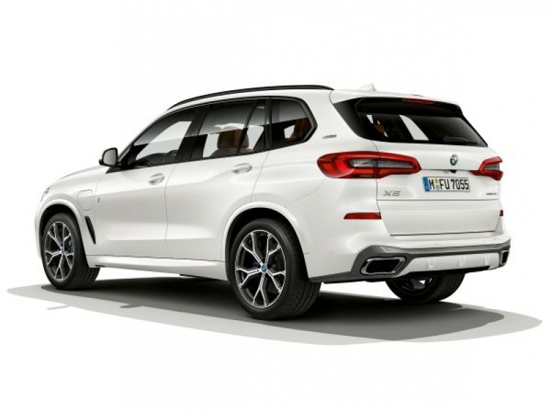 P90320132_lowRes_the-new-bmw-x5-xdriv-960×600