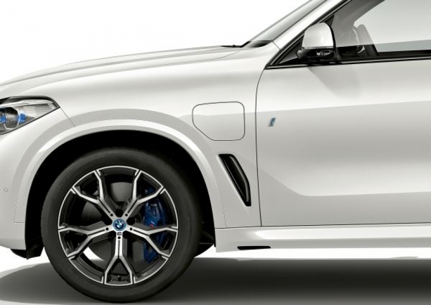 P90320133_lowRes_the-new-bmw-x5-xdriv-960×600