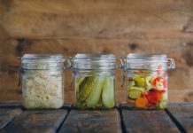 O que acontece se deitar ao lixo o sumo dos pickles