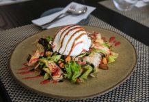 Neste restaurante do Porto há uma minifrancesinha de porco preto