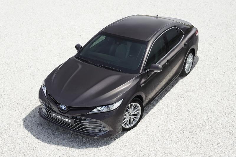 2019-camry-hybrid-03