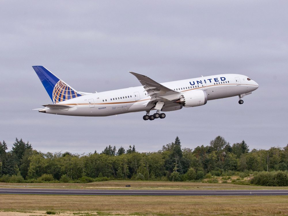 United Airlines 787 (LN 53) Take offK65741- 02
