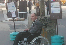 Motorista expulsa passageiros por não ajudarem homem de cadeira de rodas