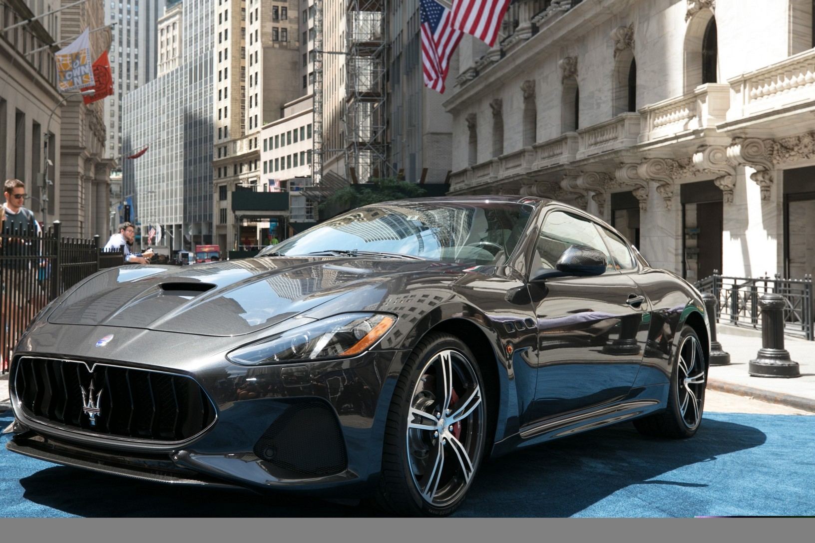 Maserati-GranTurismo-MC-MY18-at-New-York-Stock-Exchange_2017_2