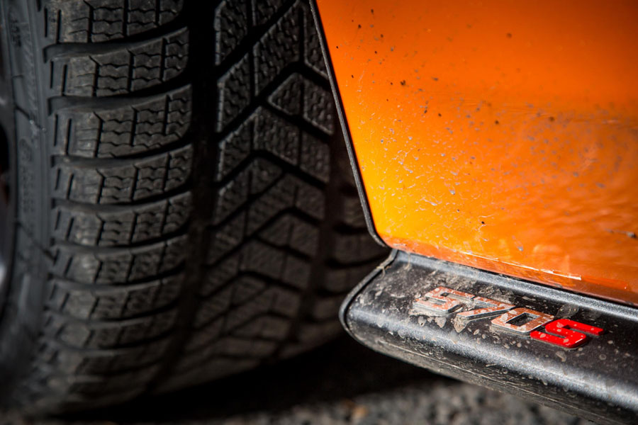 McLaren-Winter-Tyres-271117_02