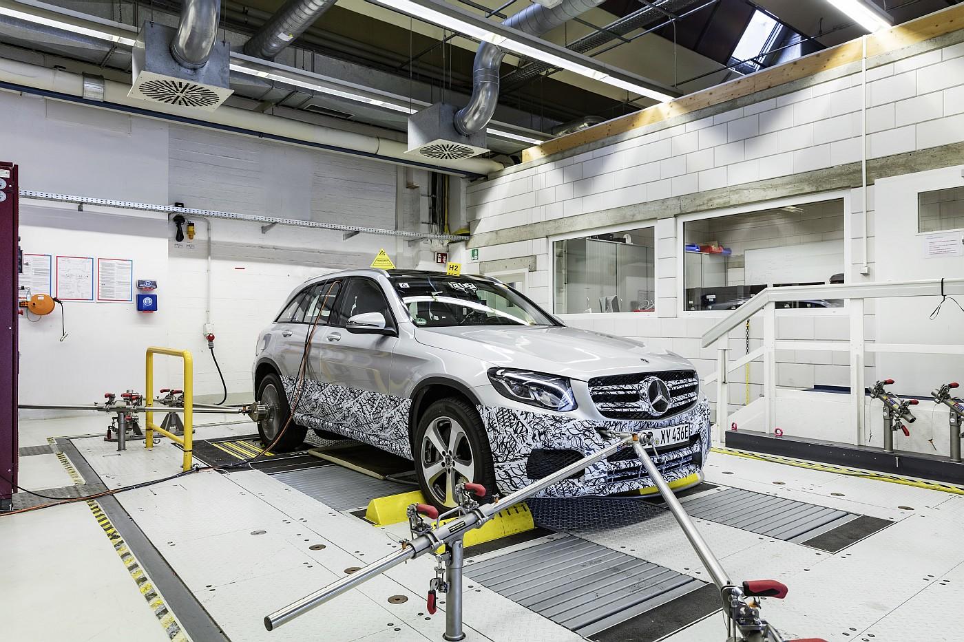 Exklusive Einblicke in die Entwicklung und Erprobung des GLC F-CELL: Die nächste Generation Brennstoffzellenfahrzeuge von Mercedes-Benz auf dem Weg zur Serienreife

Exclusive insights into the development and testing of the GLC F-CELL: The next generation