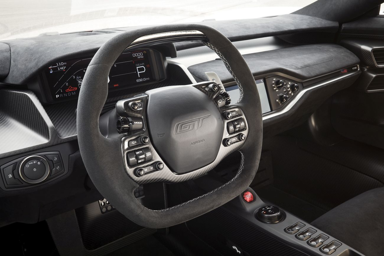 Steering wheel features unique silver stitching