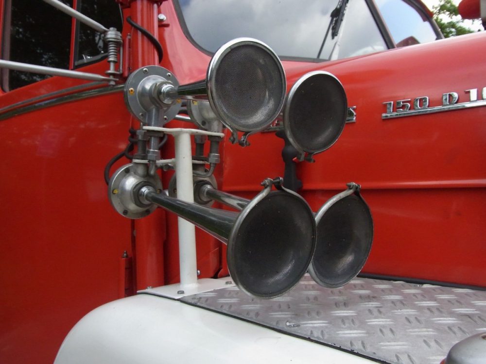 auto_oldtimer_fire_signal_horn_red_fire_truck-1101542