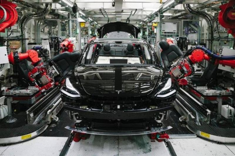 tesla-model-3-factory-747×420