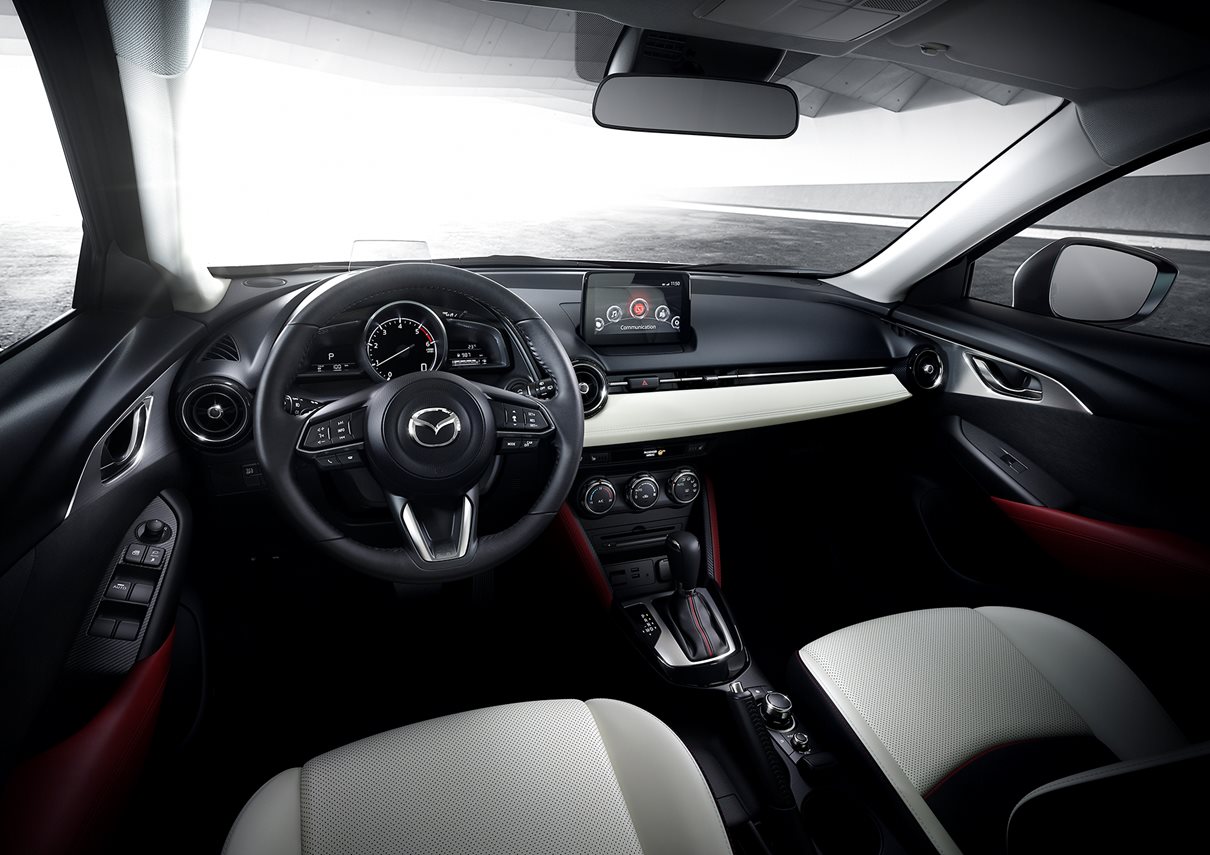 2017CX3_Geneva_Interior_white5