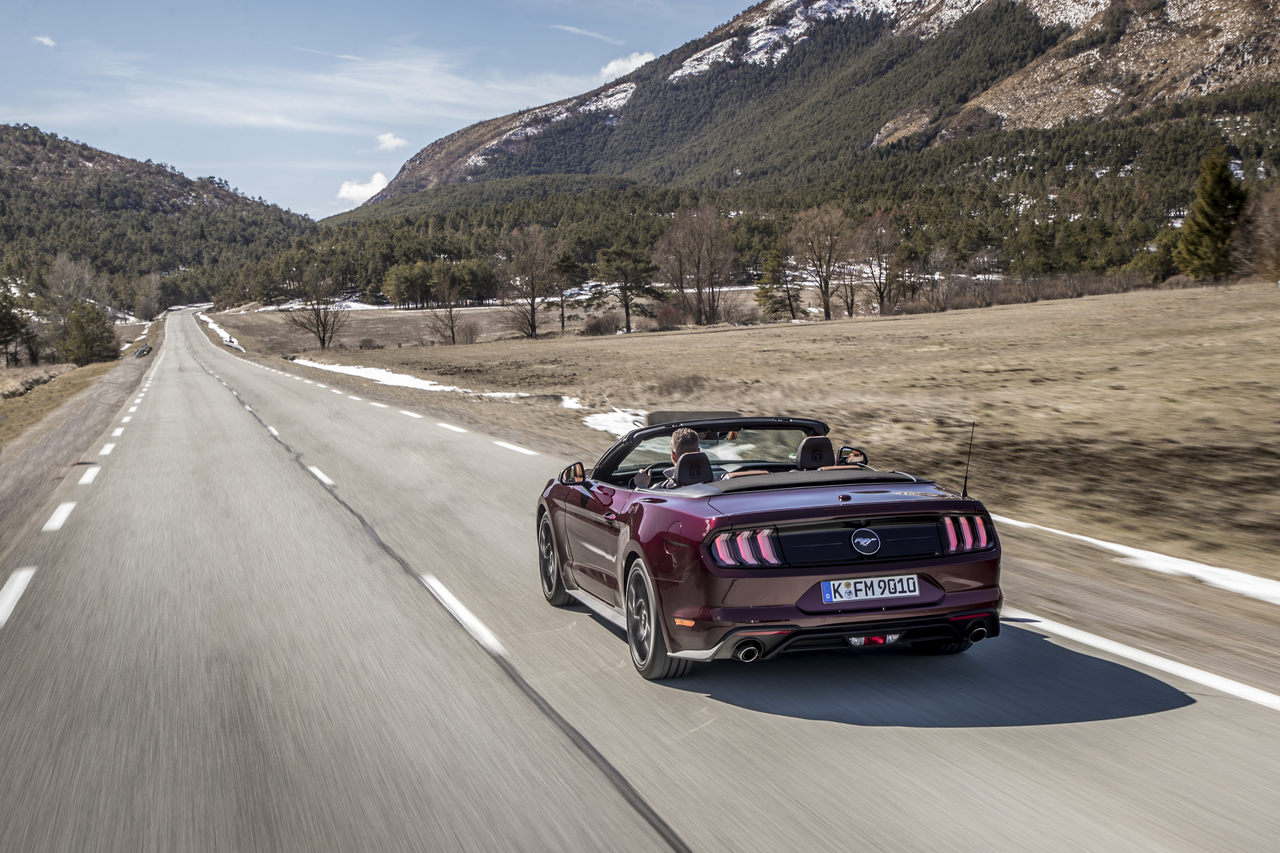 2018FordMustang_Royal_Crimson_019_Easy-Resize.com