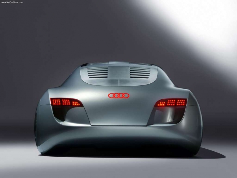 Audi-RSQ_Concept-2004-1024-08-960×600