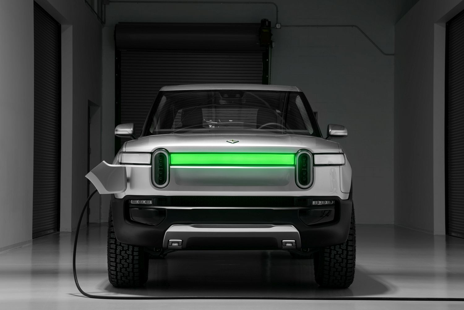 E.-Rivian_R1T_Front_Charge_Indicator