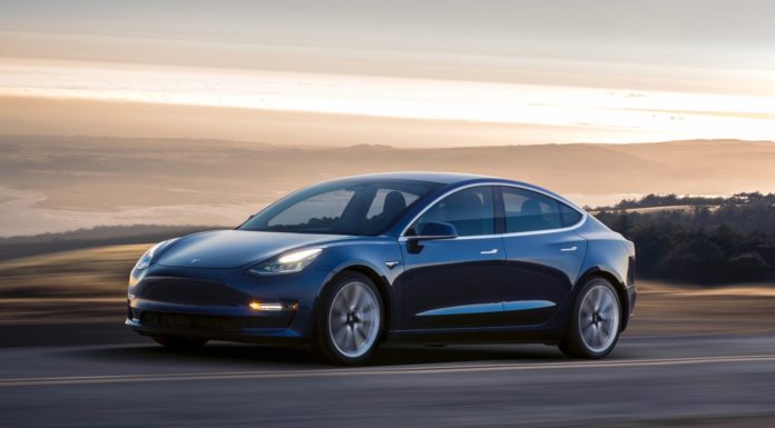 Tesla-Model-3-0001-696×385