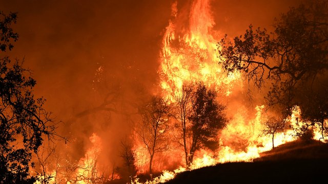 californiawildfire_110918getty