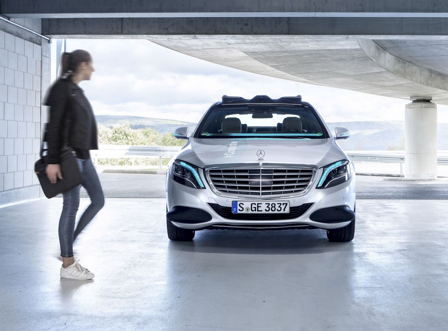 Mercedes-Benz FutureInsight: „Human first“: Empathie als Anker in der digitalen Transformation

Mercedes-Benz FutureInsight: “Human first”: empathy as anchor in the digital transformation