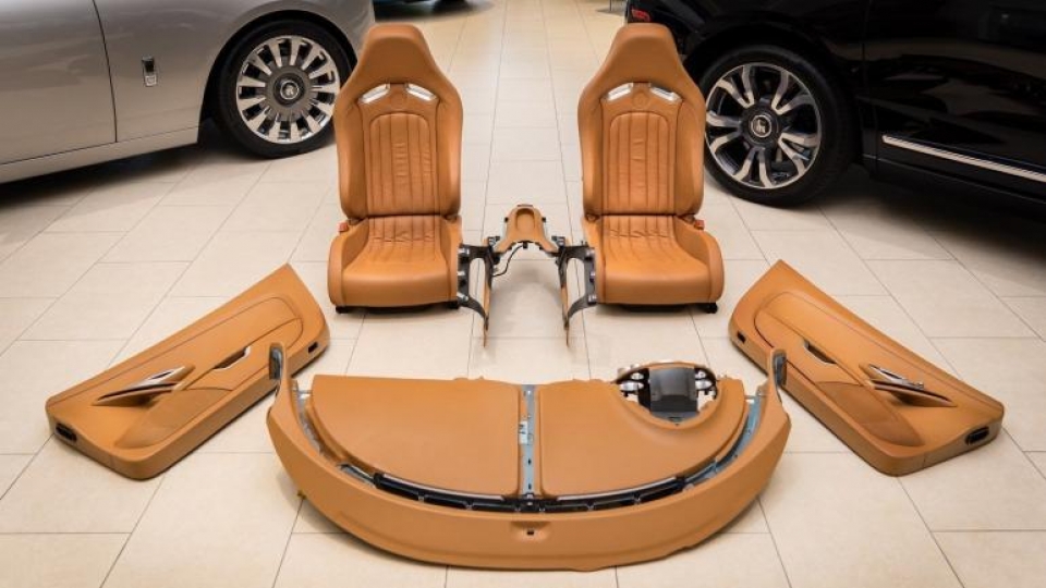 2008-bugatti-veyron-interior-1-770×433-960×600