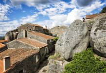 Uma das aldeias de sonho deste jornal americano é portuguesa