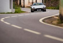 Aston Martin contra adiamento do Brexit
