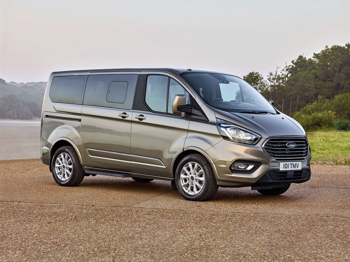 Ford-Tourneo-exterior