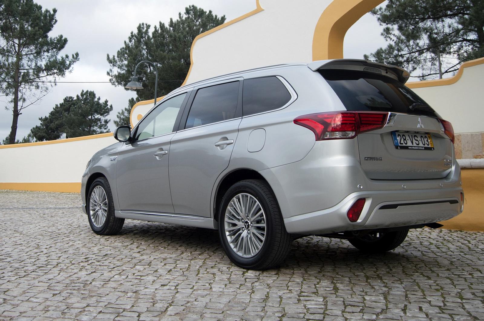 Mitsubishi Outlander PHEV_RH (7)