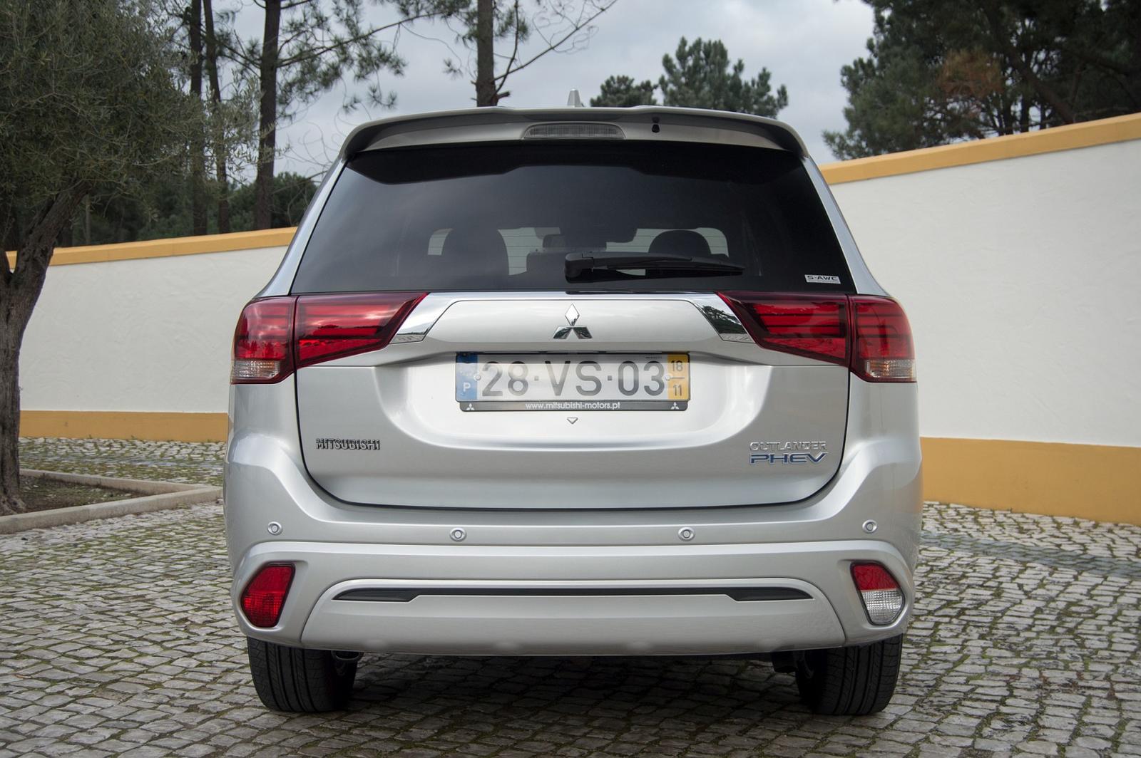 Mitsubishi Outlander PHEV_RH (9)