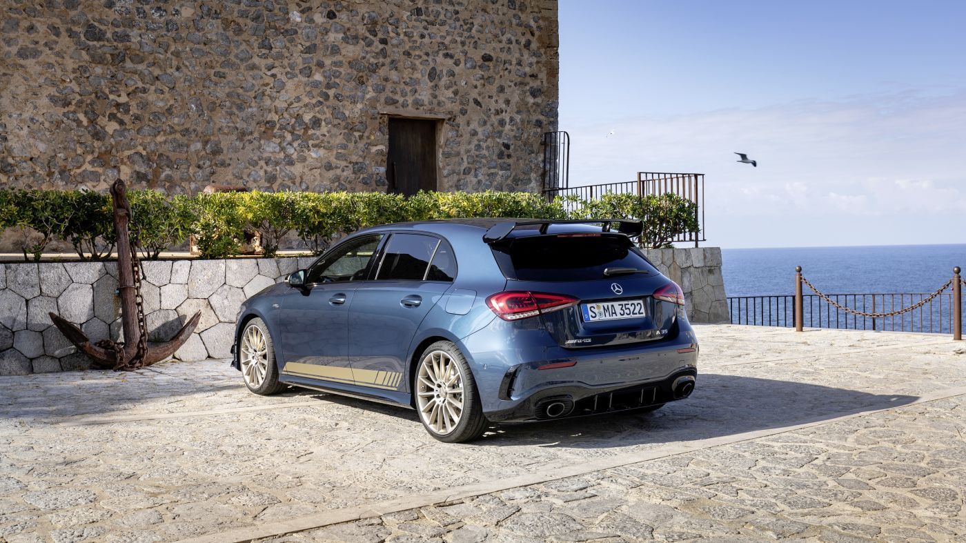 Mercedes-AMG A 35 4MATIC: Neuer Einstieg in die Welt der Driving Performance

Mercedes-AMG A 35 4MATIC: New entry-level model opens up the world of driving performance