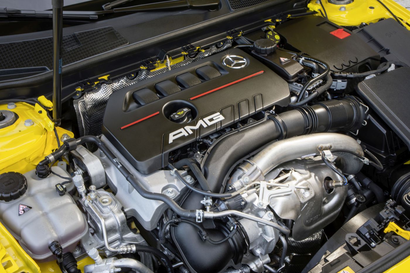 Mercedes-AMG A 35 4MATIC: Neuer Einstieg in die Welt der Driving PerformanceMercedes-AMG A 35 4MATIC: New entry-level model opens up the world of driving performance