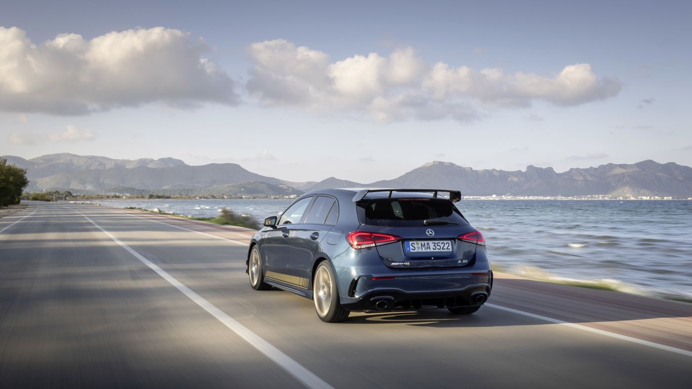 Mercedes-AMG A 35 4MATIC: Neuer Einstieg in die Welt der Driving Performance

Mercedes-AMG A 35 4MATIC: New entry-level model opens up the world of driving performance