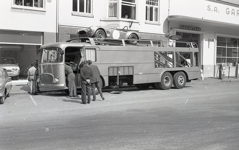 15-vintage-car-carriers-that-you-d-be-insane-to-use-today-1476934525947