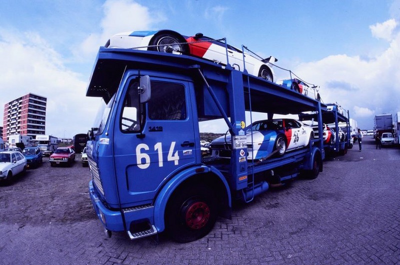 15-vintage-car-carriers-that-you-d-be-insane-to-use-today-1476934526032