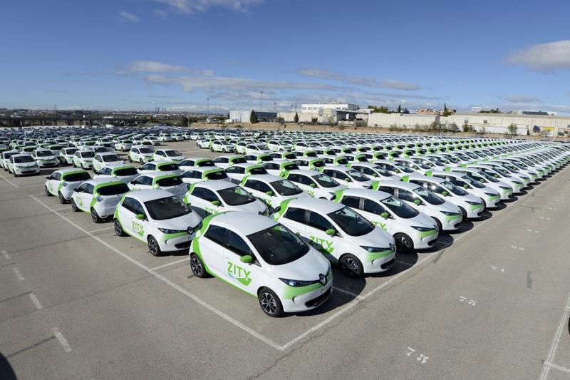 500-Renault-ZOE-on-streets-of-Madrid-with-ZITY-car-sharing-scheme-2