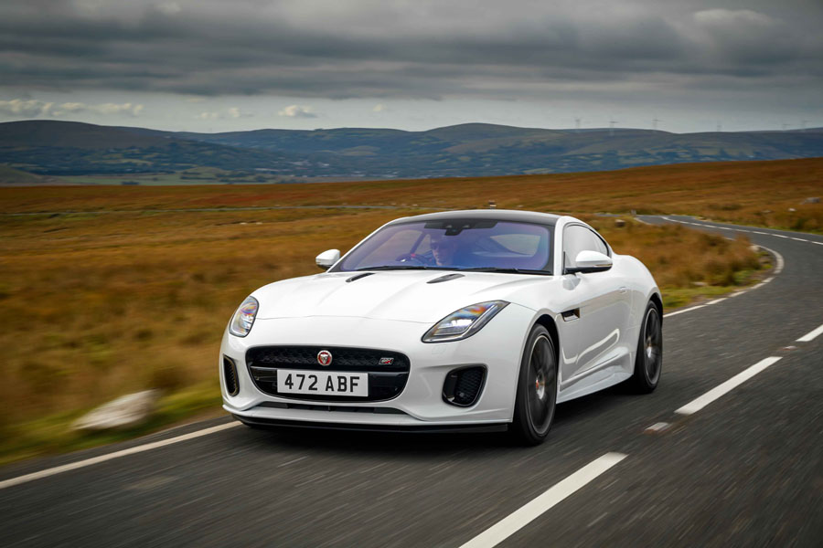 Jag_F-TYPE_20MY_Chequered_Flag_Image_291018_015