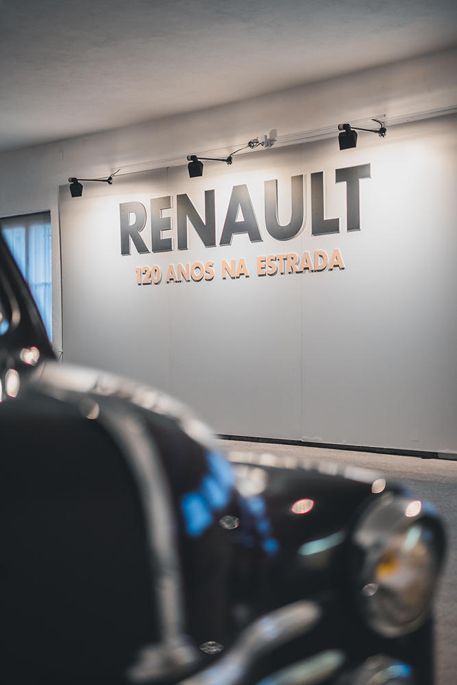 Renault_Caramulo_D-174