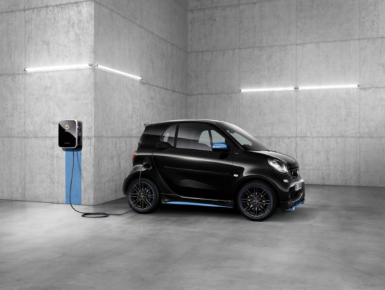 Elektroautos einfach ohne Karte oder App laden: Hubject und Daimler pilotieren serienreife Lösung für Plug&Charge

Convenient charging of electric vehicles without the need for a card or app: Hubject and Daimler pilot a solution for Plug&Charge that is r