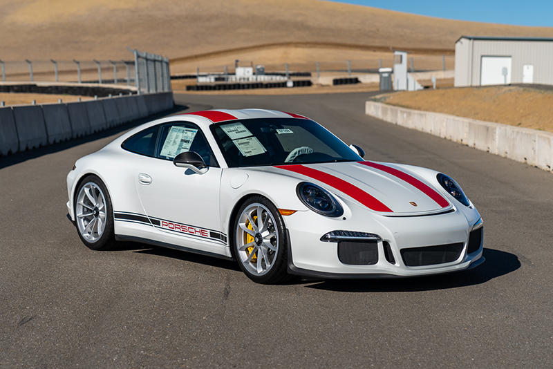 2016_Porsche_911_R-37_MM