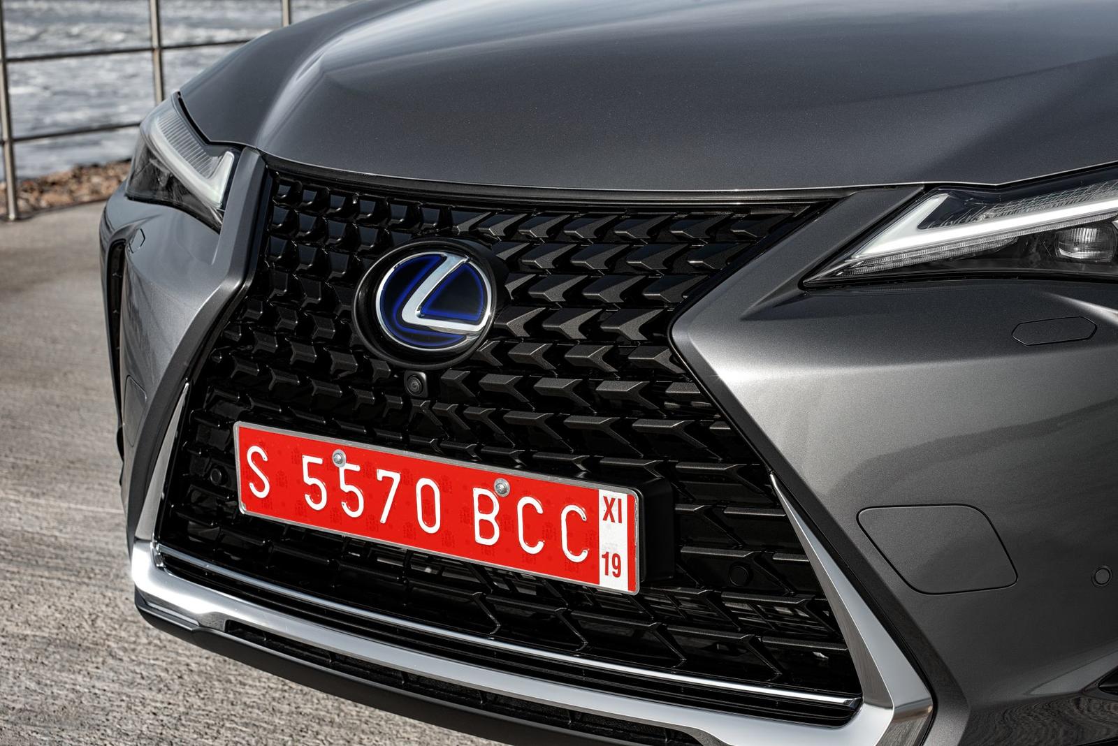 2019-lexus-ux-250h-grey-det-10-414726