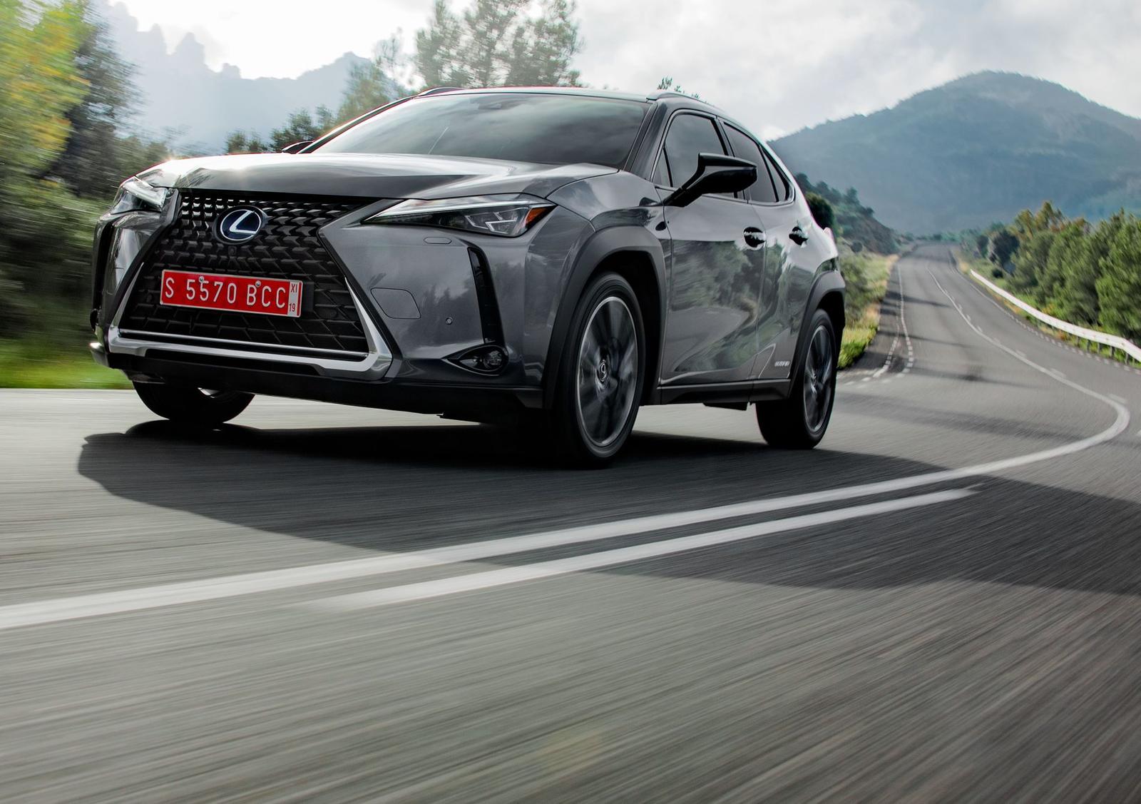 2019-lexus-ux-250h-grey-dyn-08-155016