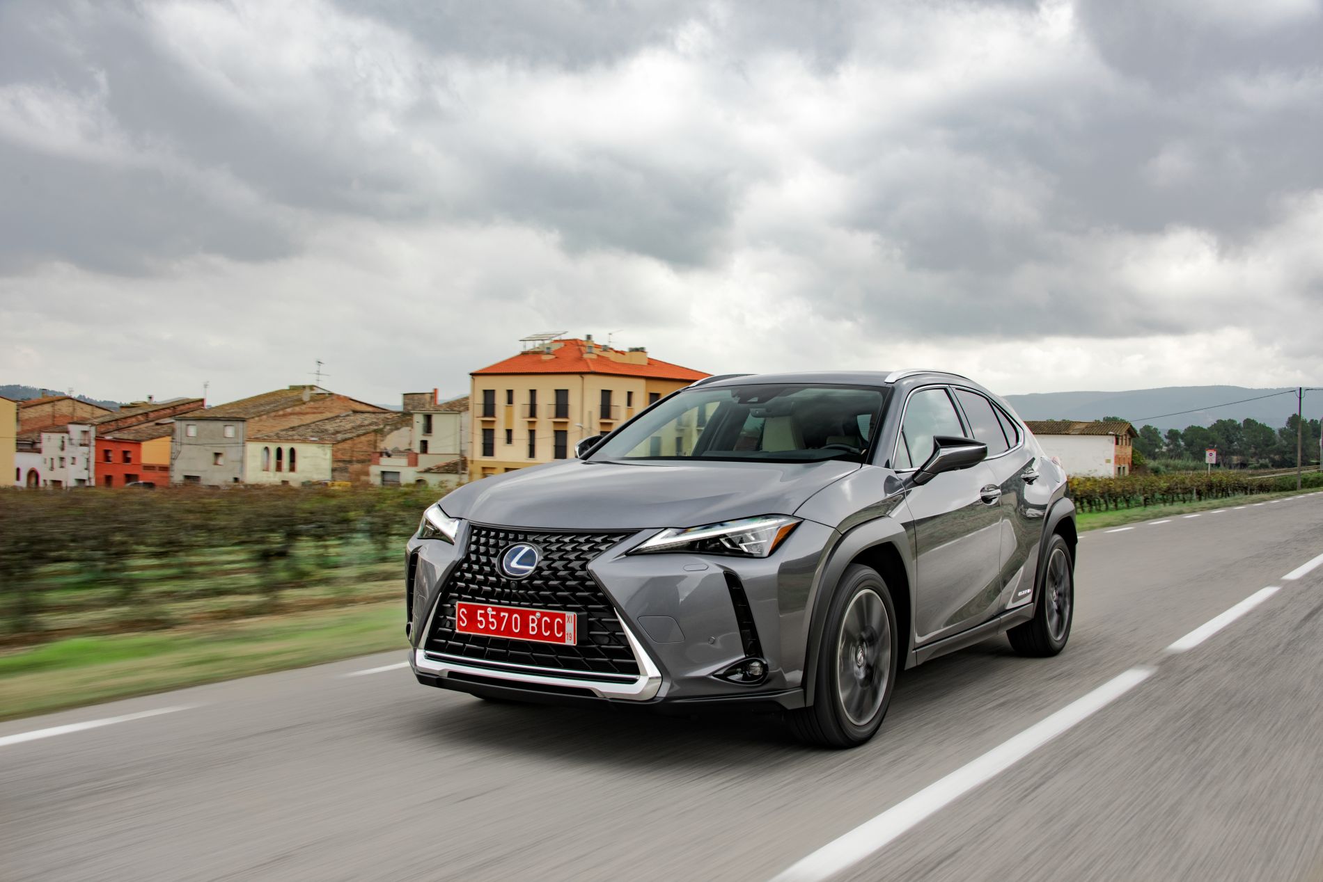 2019-lexus-ux-250h-grey-dyn-19-319847